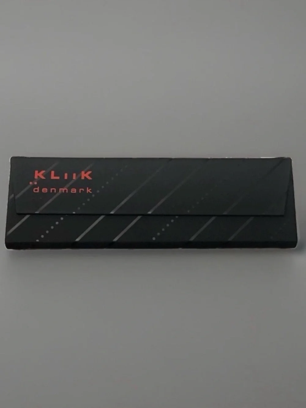 Kliik Denmark Eyeglass Hard Case Foldable Magnetic Closure Black Red With Cloth